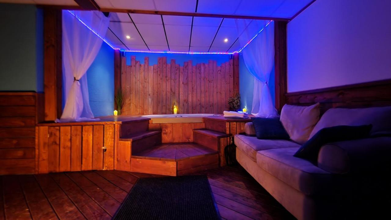 Petit Studio Tres Intime, Avec Spa Interieur Au Coeur De Shawinigan Exterior foto