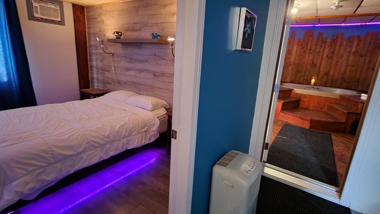 Petit Studio Tres Intime, Avec Spa Interieur Au Coeur De Shawinigan Exterior foto