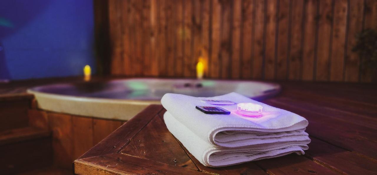 Petit Studio Tres Intime, Avec Spa Interieur Au Coeur De Shawinigan Exterior foto
